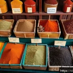 Home 23 전통 조미료의 전시회와 박람회 - A vibrant Vietnamese traditional spice market stall showcasing various spices like cinnamon sticks, ...